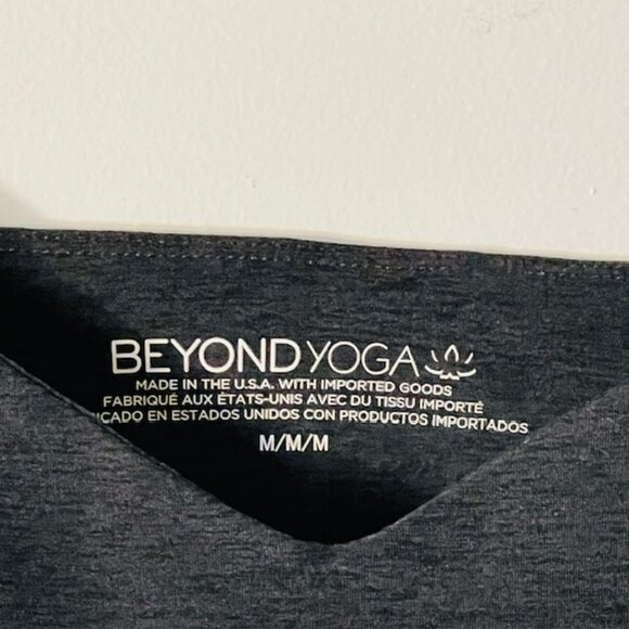 Beyond Yoga Spacedye Crop Top Allure Built in Bra Lace Trim Medium - Picture 5 of 6